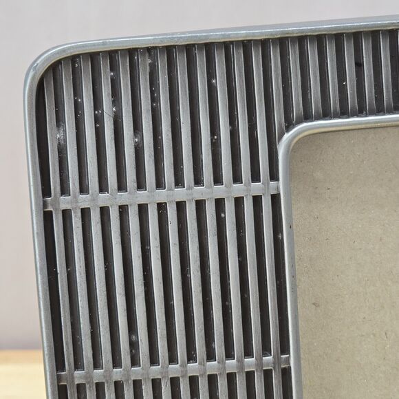 Umbra Design Tom Vincent Metal Vent 306234-410 4X6 Nickel Photo Picture Frame - Picture 10 of 13